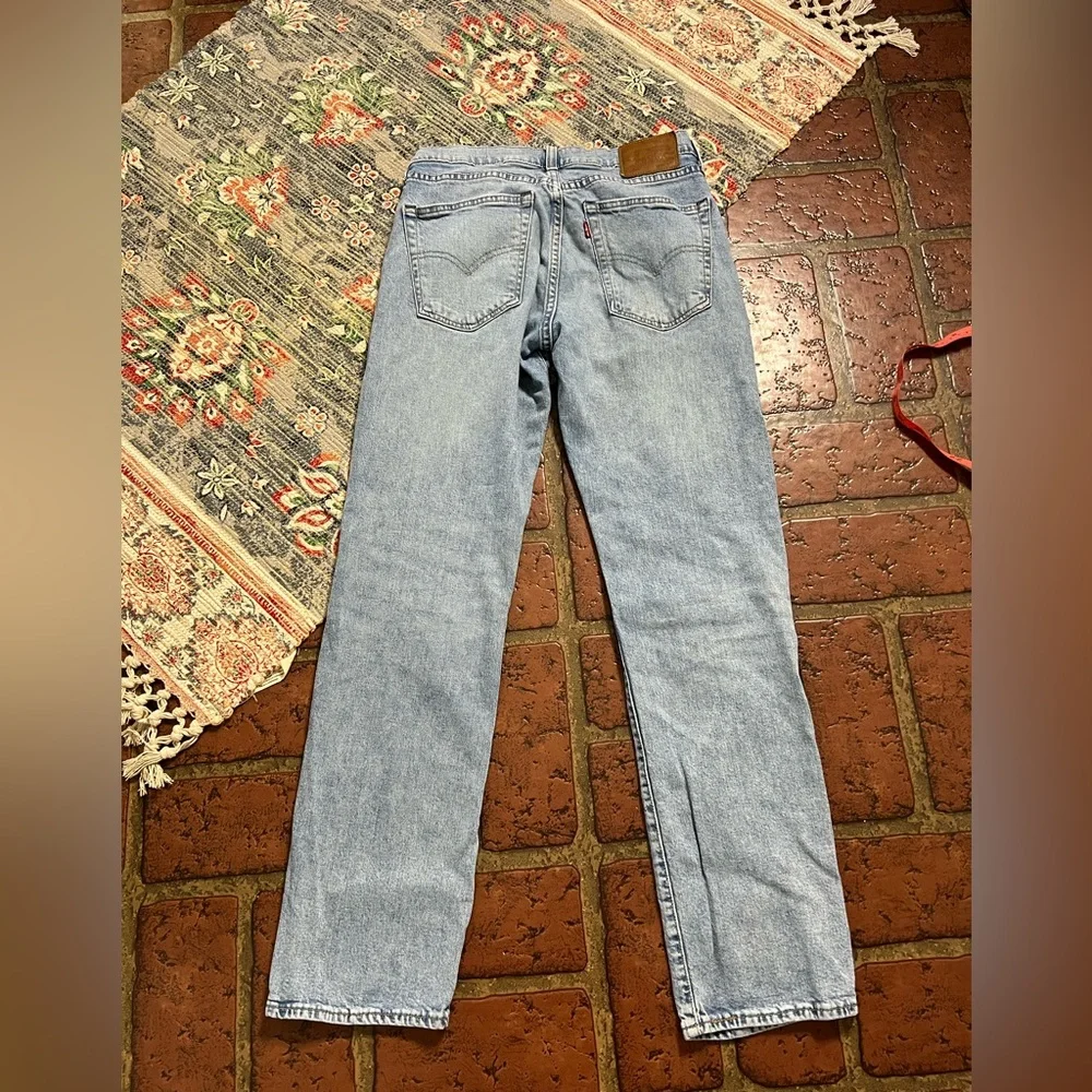 Levi’s factory distressed 514 straight fit denim jeans